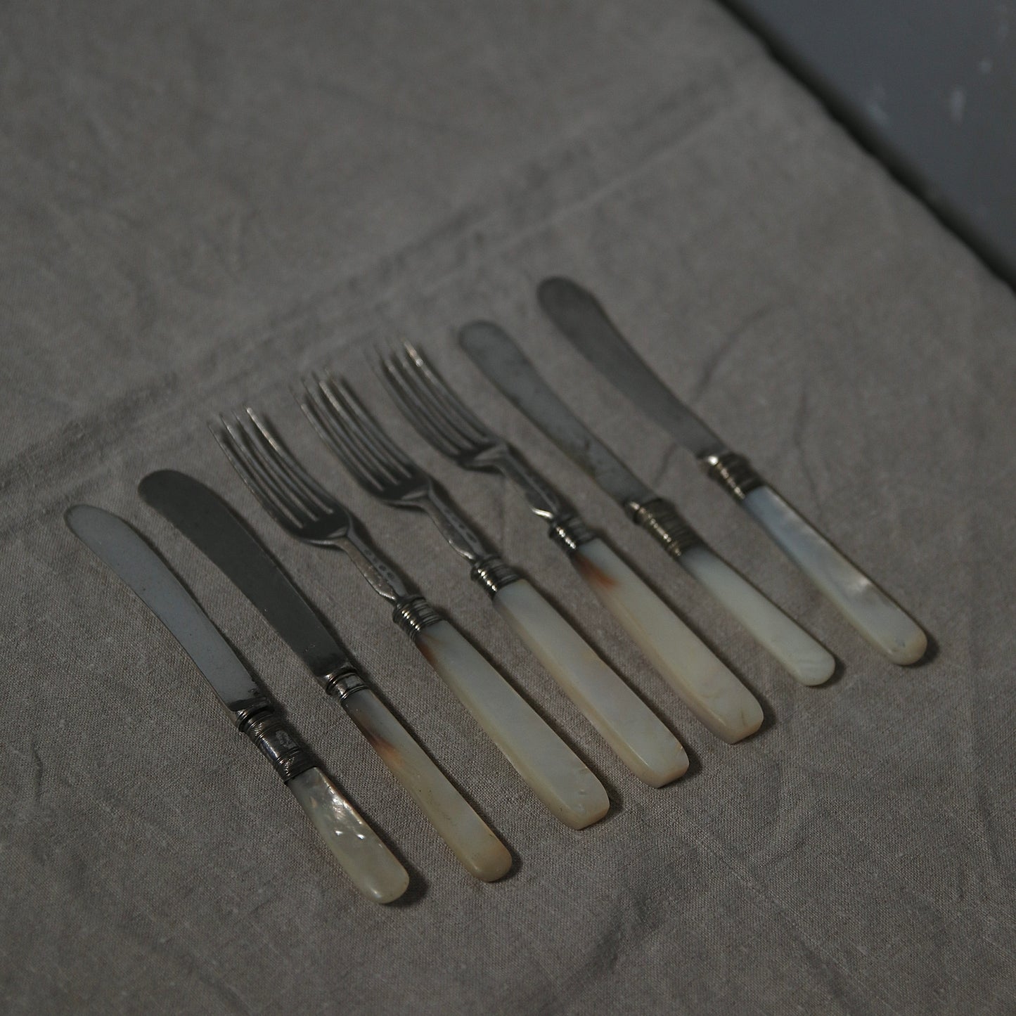 Mother of pearl butter knife B