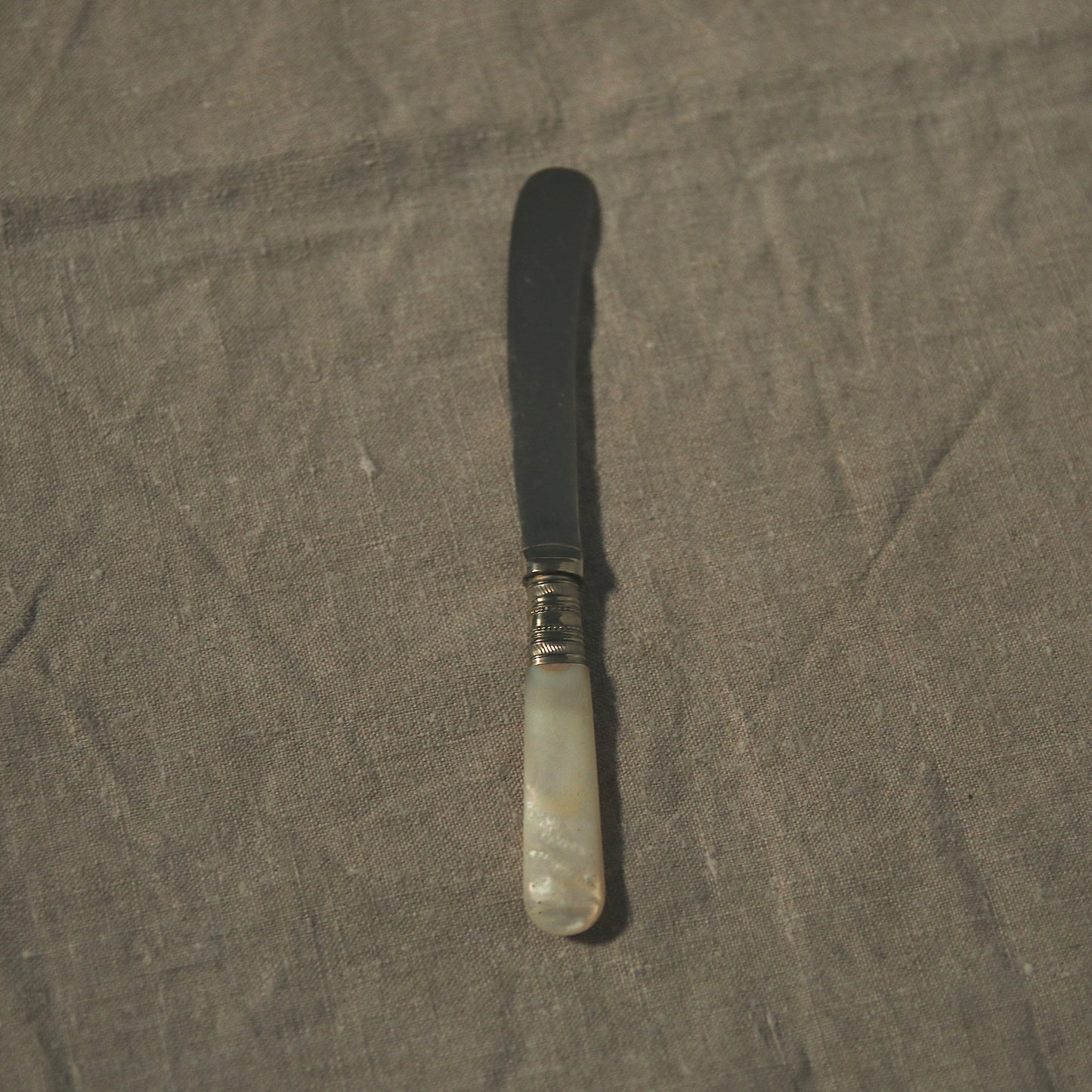 Mother of pearl butter knife C