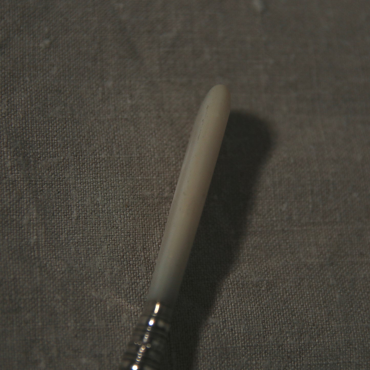 Mother of pearl butter knife D