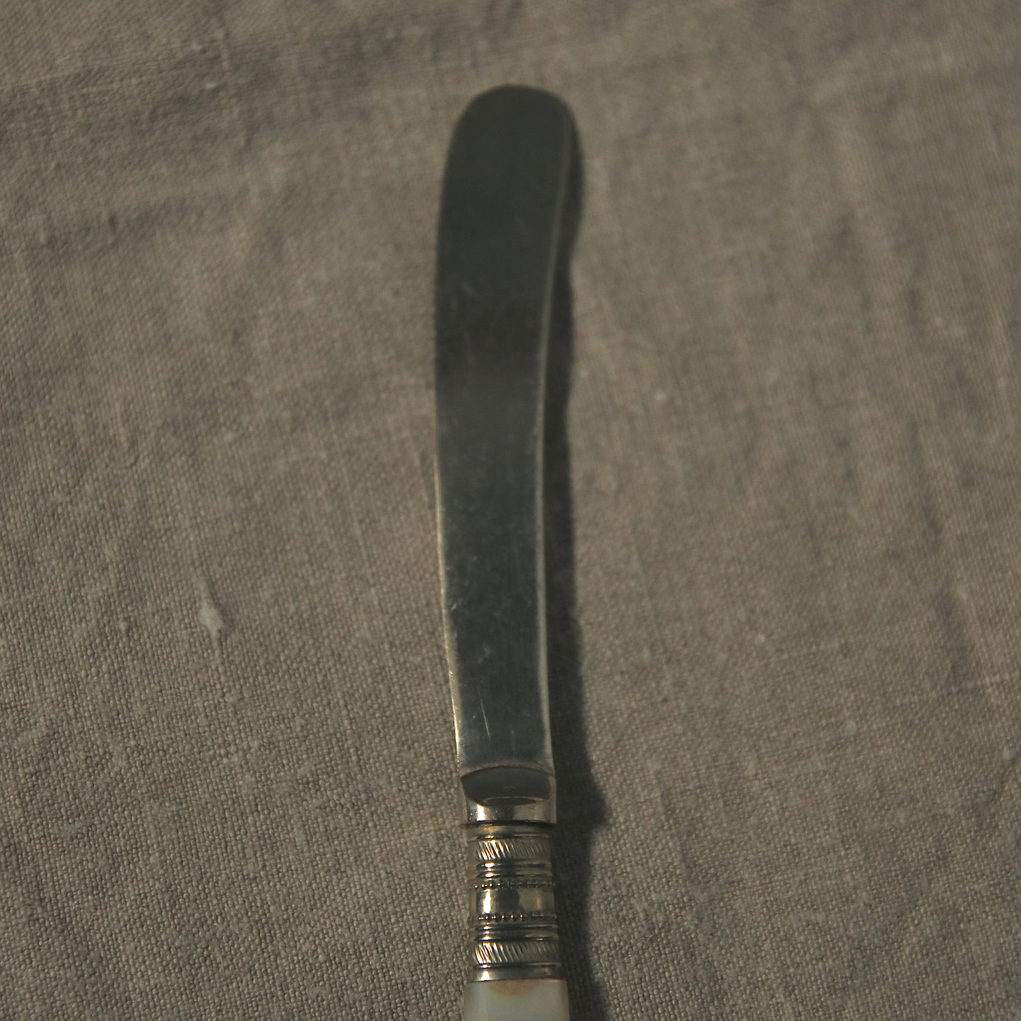 Mother of pearl butter knife C
