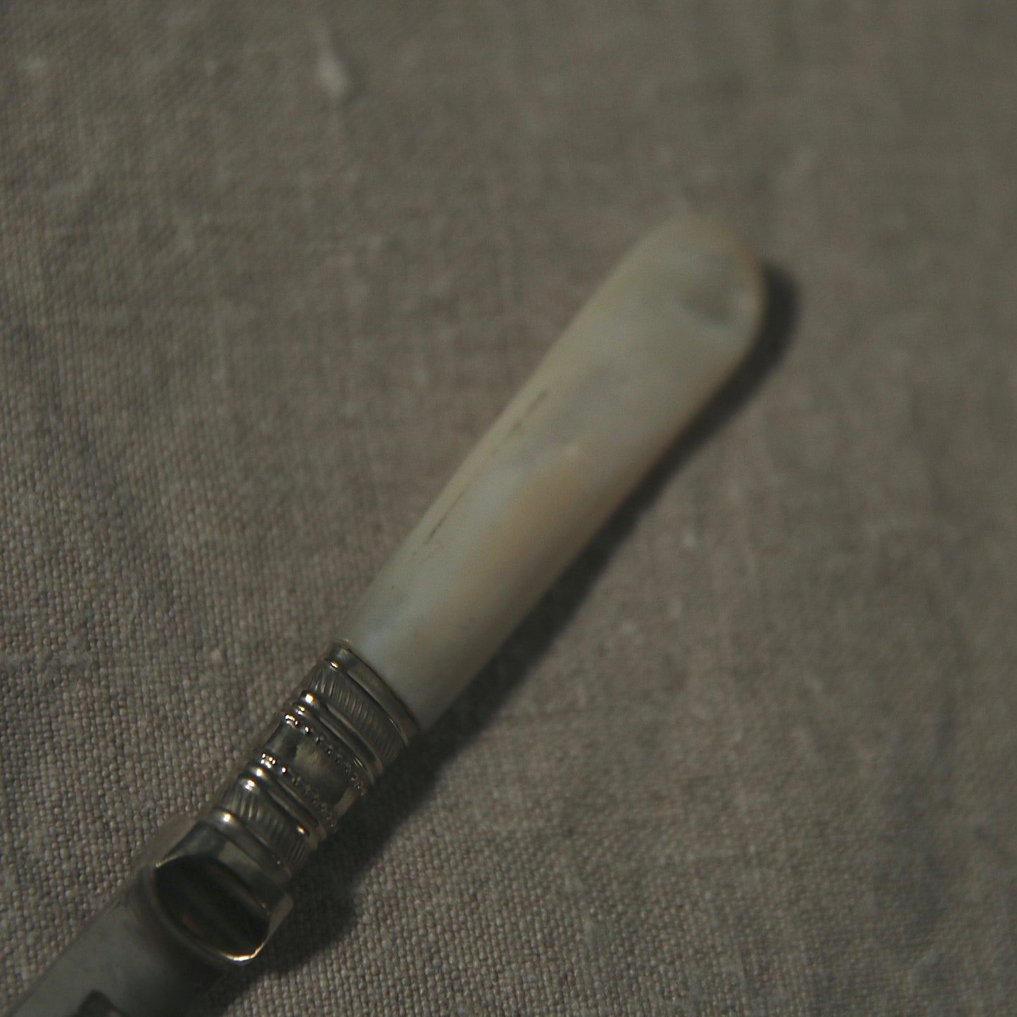 Mother of pearl butter knife C