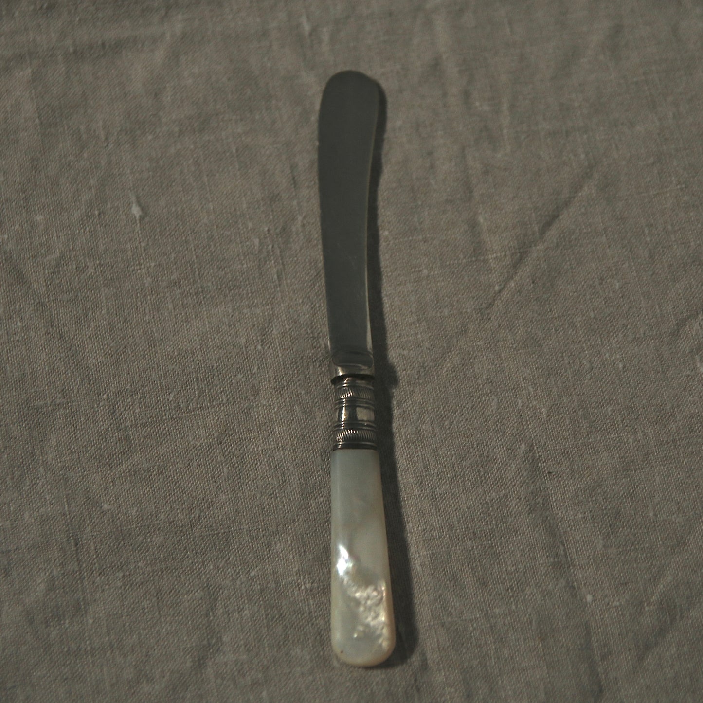 Mother of pearl butter knife B