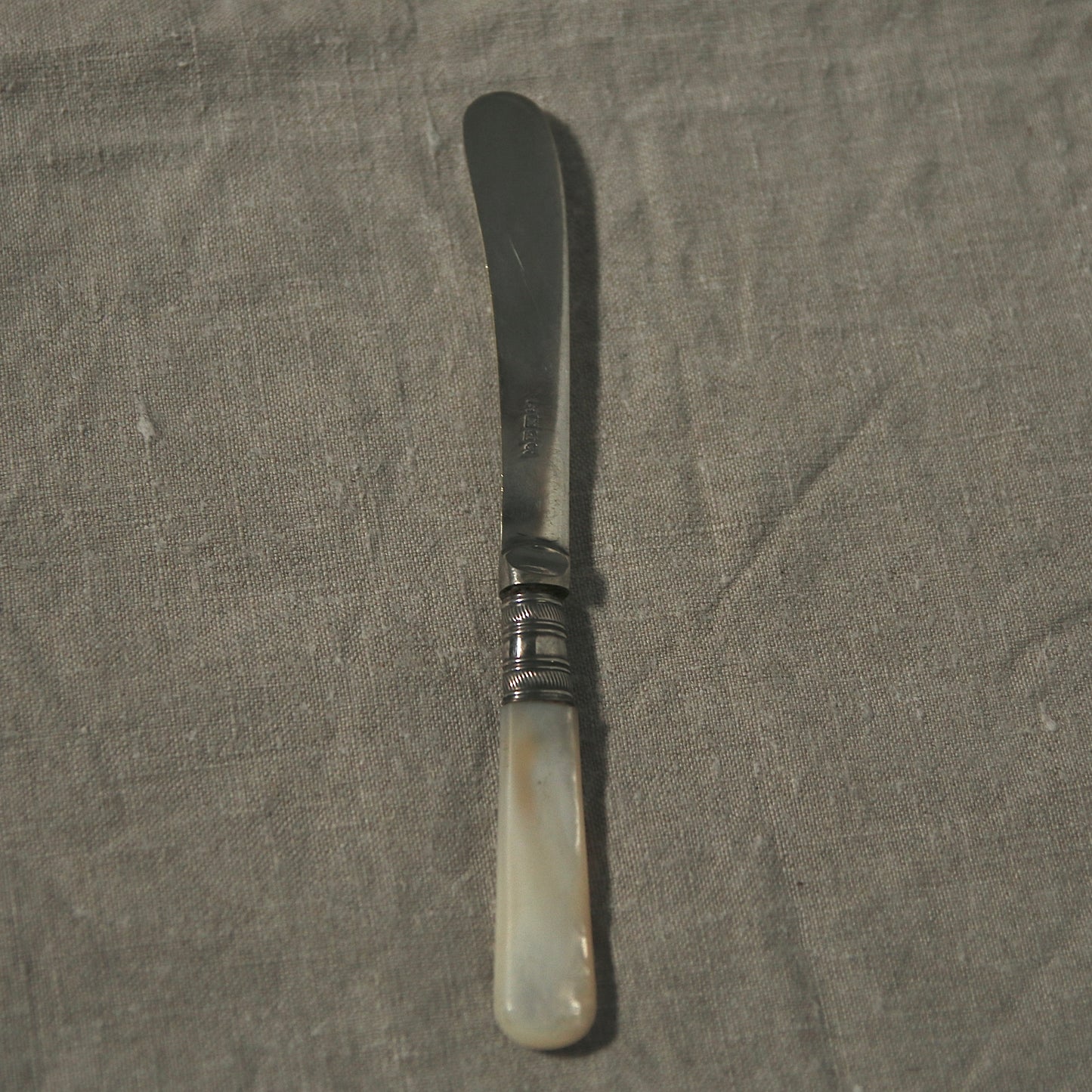 Mother of pearl butter knife B