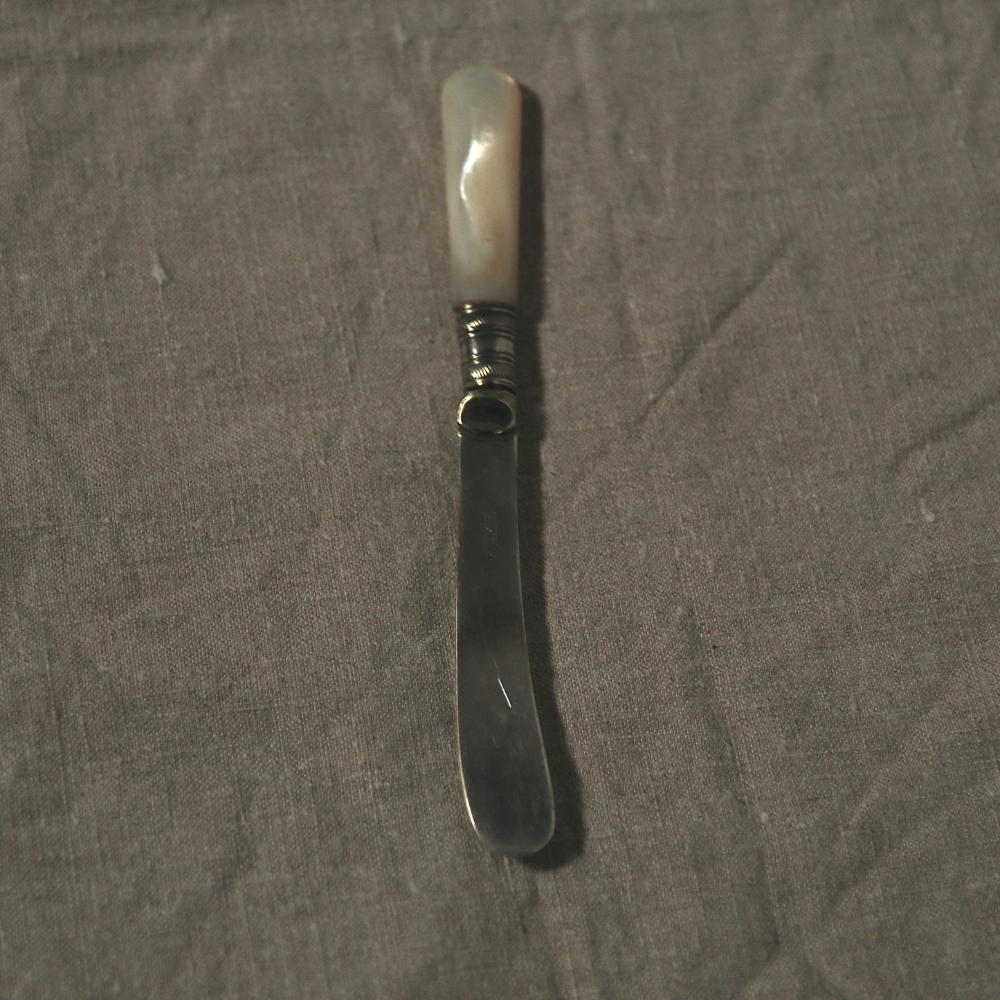 Mother of pearl butter knife B