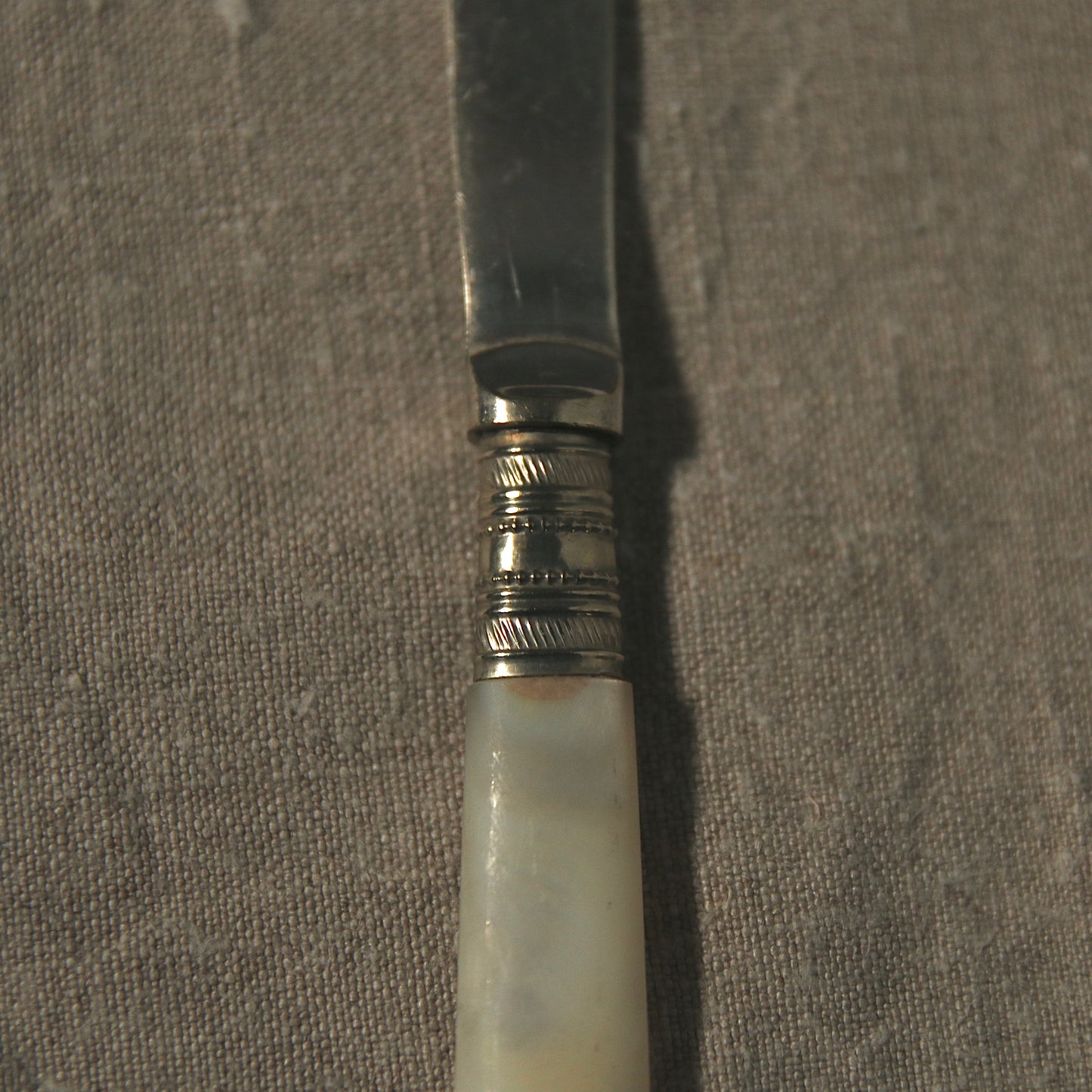 Mother of pearl butter knife C