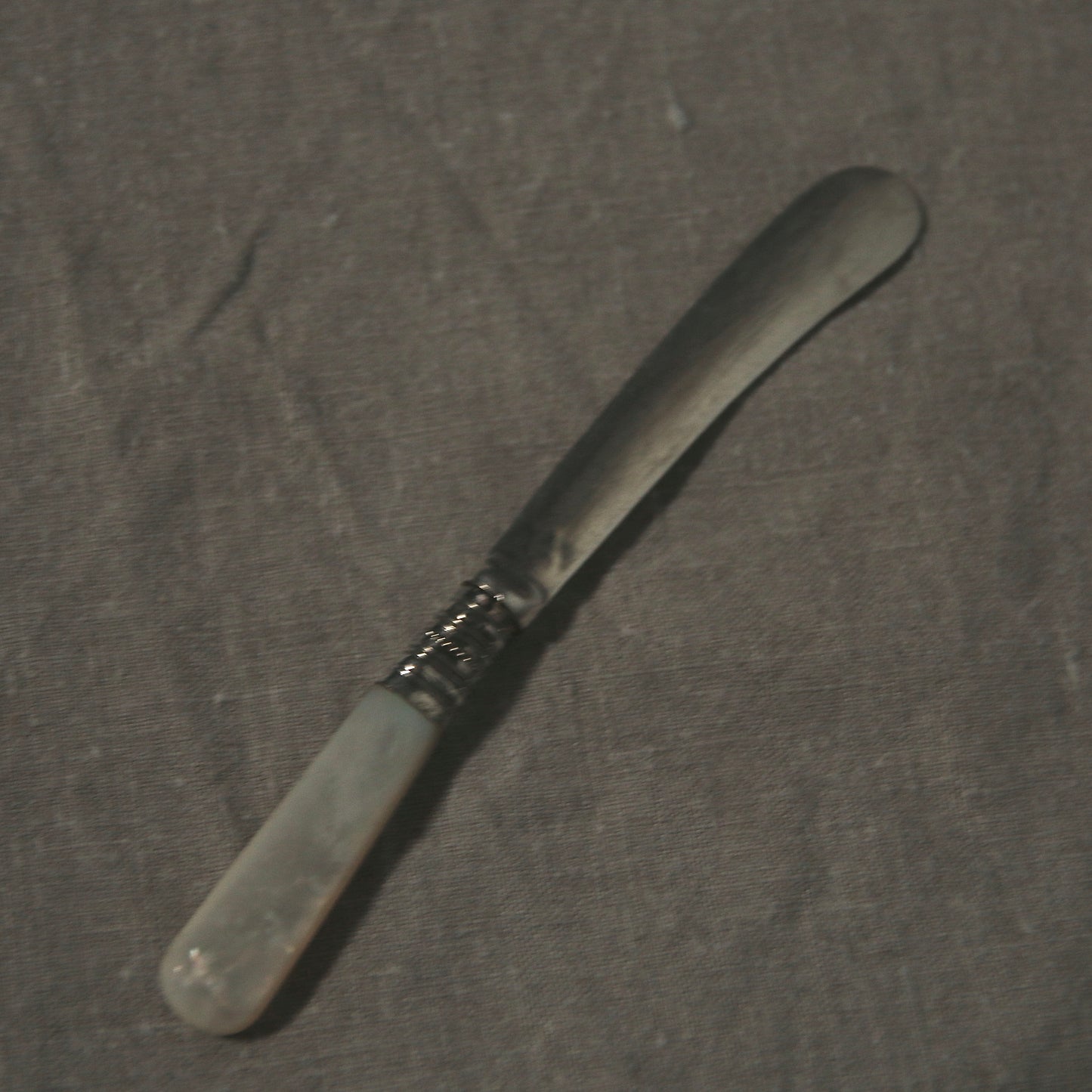 Mother of pearl butter knife D