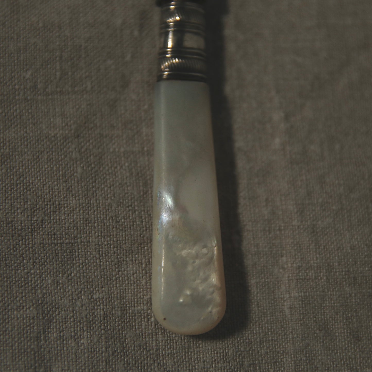 Mother of pearl butter knife B