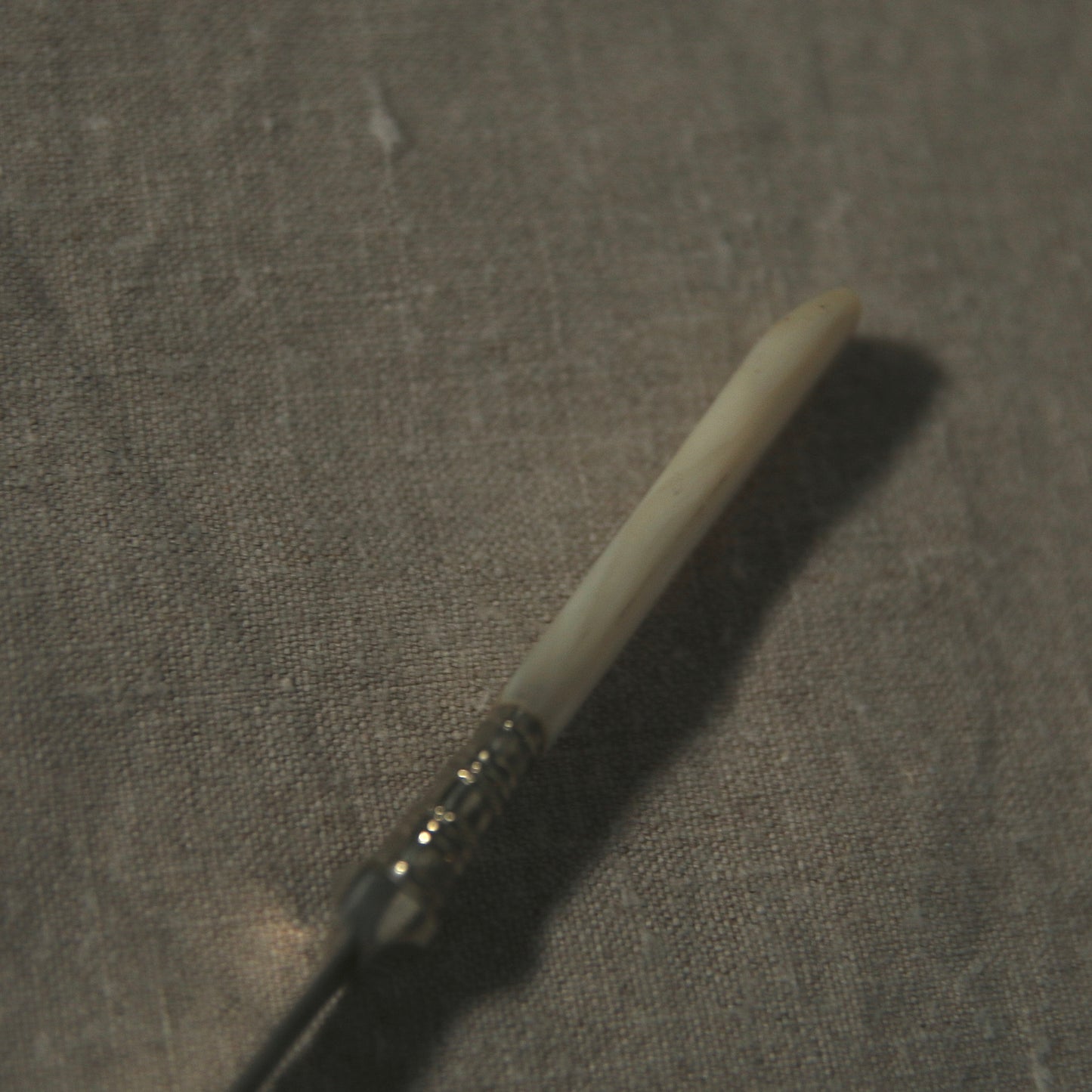 Mother of pearl butter knife C