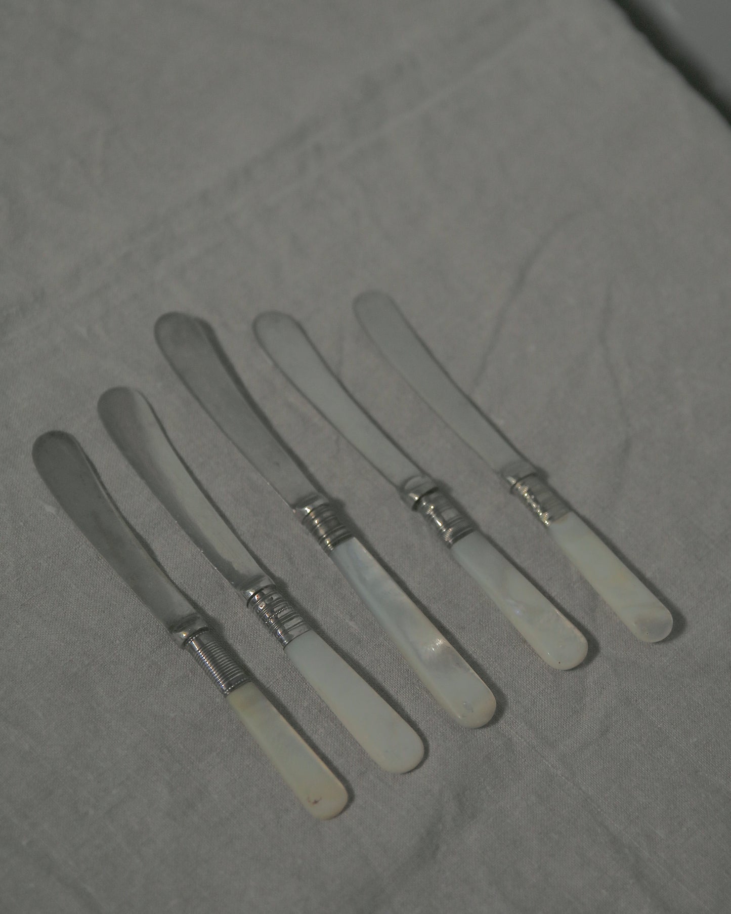 Mother of pearl butter knife B