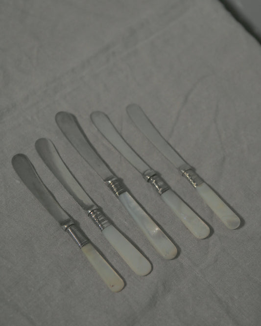 Mother of pearl butter knife A