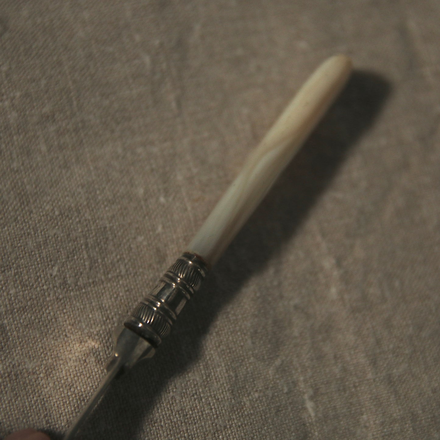 Mother of pearl butter knife B